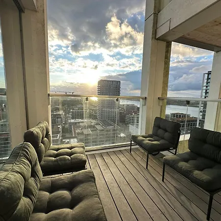 アパート Luxurious With Panoramic View アントウェルペン